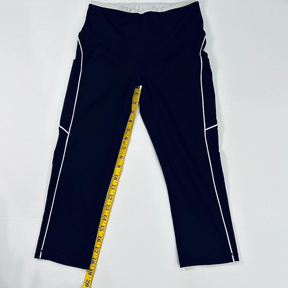Women's Xersion Capri Legging, Black with White Trim, Size Medium